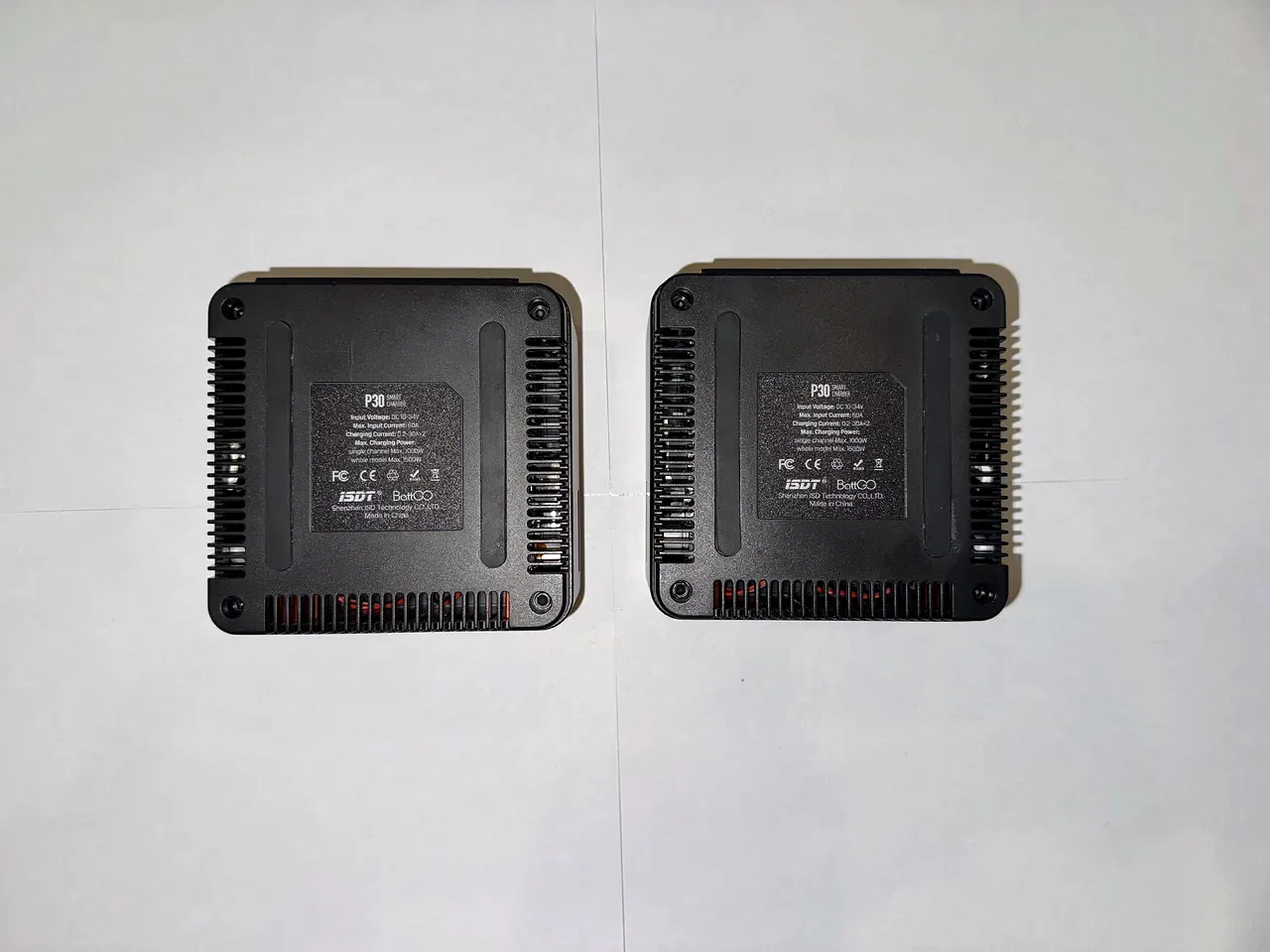 ISDT P30 Dual 1000W Smart Charger with Accessories, photo 3 of 9