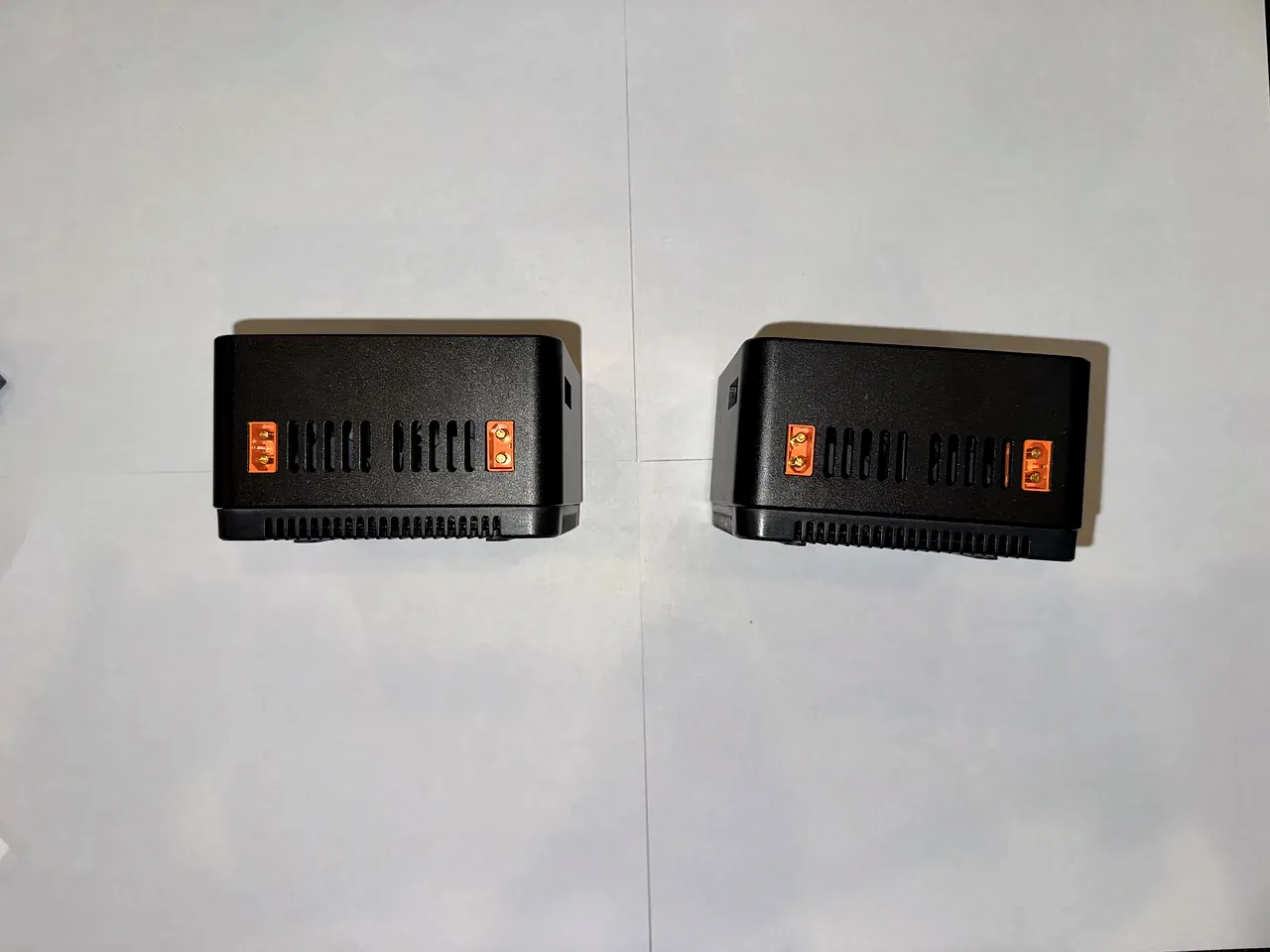 ISDT P30 Dual 1000W Smart Charger with Accessories, photo 2 of 9